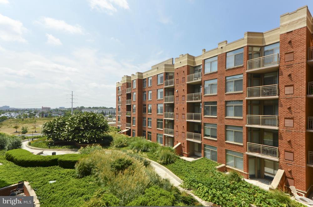 3600 South Glebe Road, Unit 235W Arlington, VA 22202 - Photo 13 of 30 a view of a large building