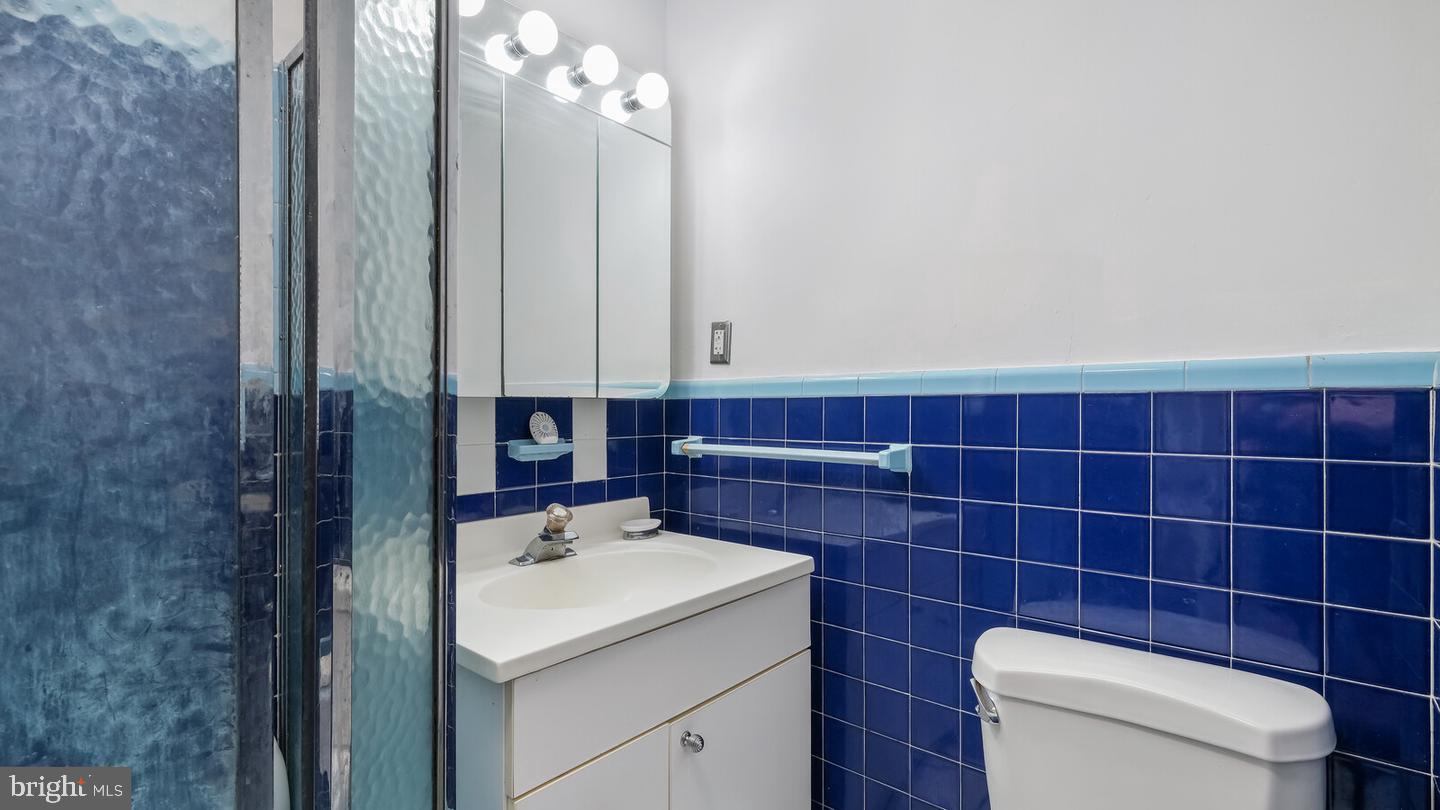 646 Green Briar Road Elkins Park, PA 19027 - Photo 19 of 28 Hall Bath