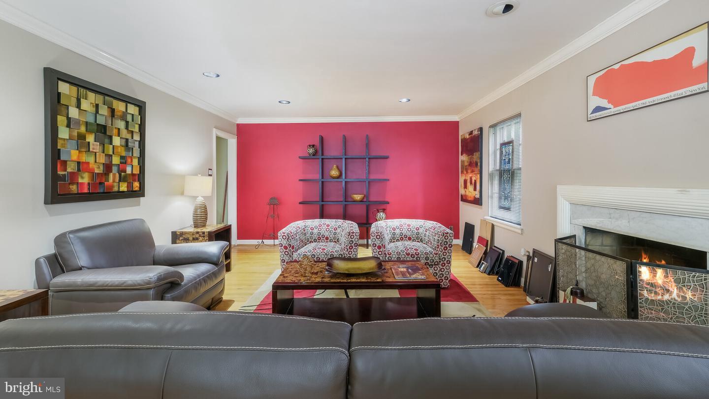 646 Green Briar Road Elkins Park, PA 19027 - Photo 4 of 28 Living Room