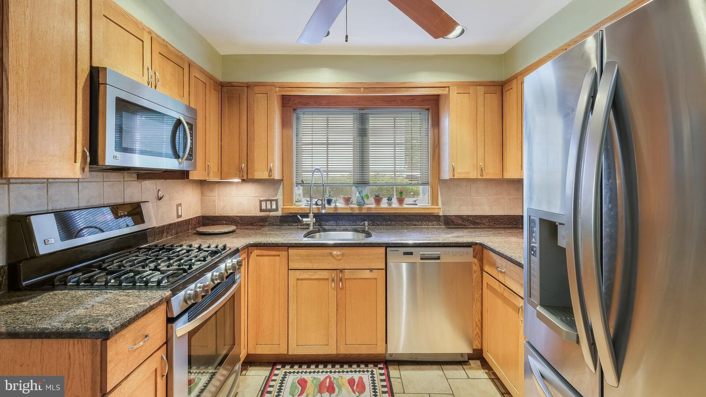 646 Green Briar Road Elkins Park, PA 19027 - Photo 8 of 28 Kitchen