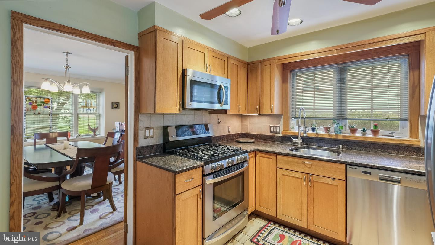 646 Green Briar Road Elkins Park, PA 19027 - Photo 9 of 28 Kitchen