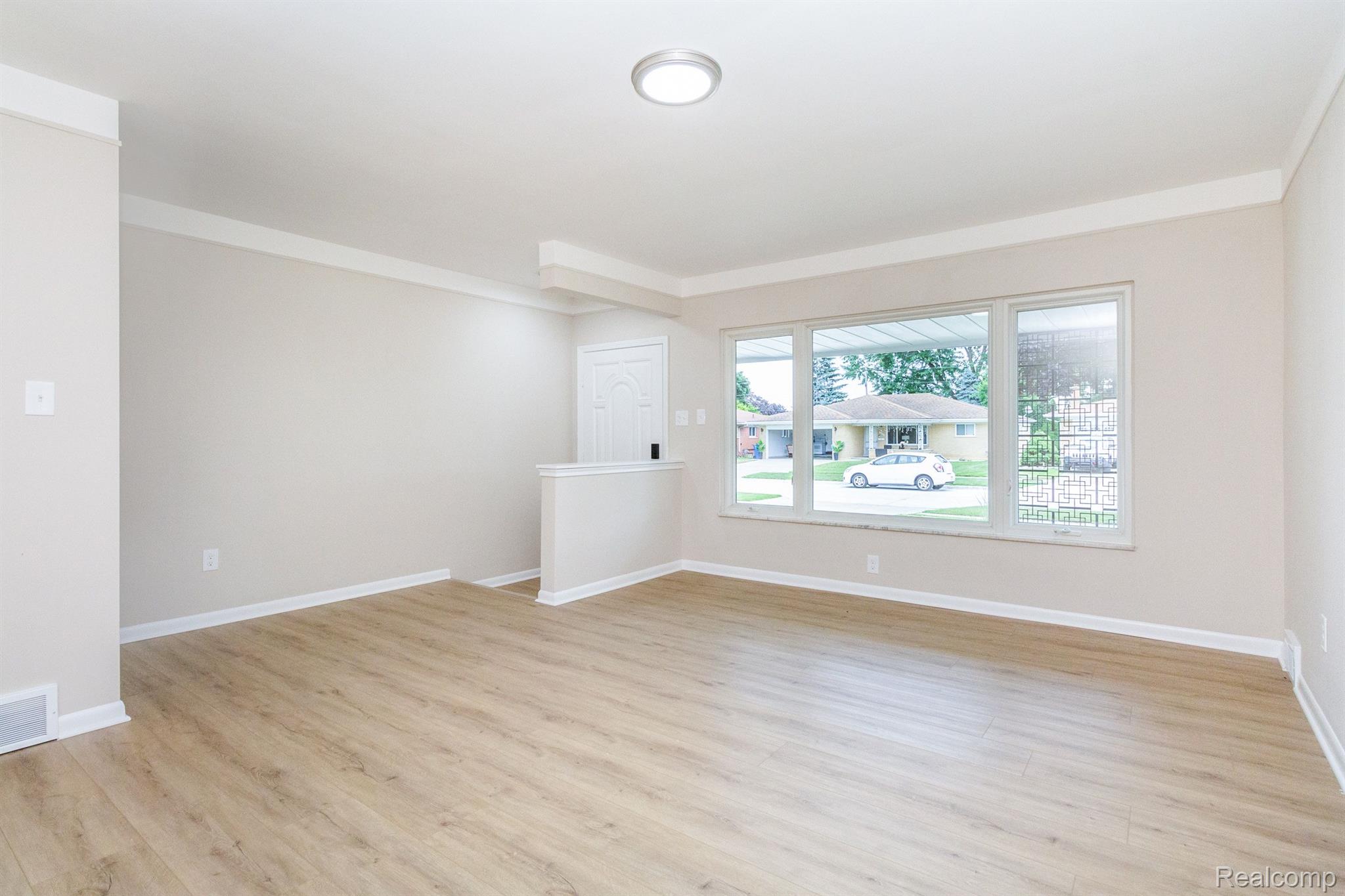 11415 Racine Road Warren, MI 48093 - Photo 4 of 25