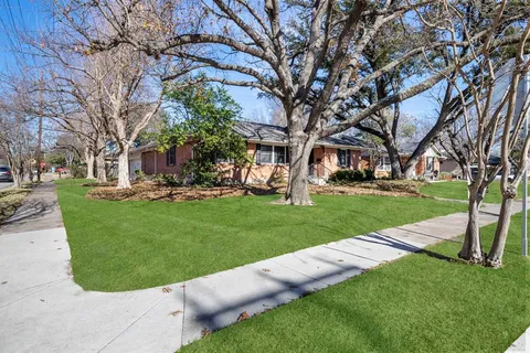 $575,000 | 10505 Lakemere Drive, Dallas, TX 75238