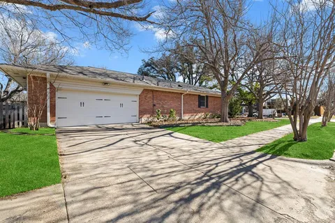 $575,000 | 10505 Lakemere Drive, Dallas, TX 75238