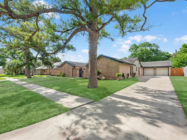 $419,000 | 8511 De Moss Drive, Houston, TX 77036