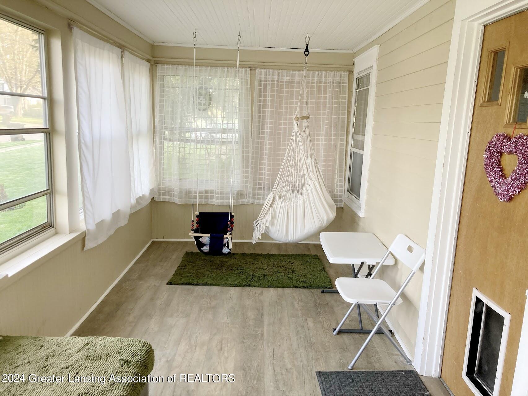 722 Bretton Road Lansing, MI 48917 - Photo 9 of 37 7.Porch