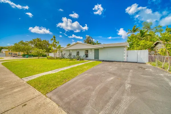 $730,000 | 9104 Southwest 180th Street, Palmetto Bay, FL 33157