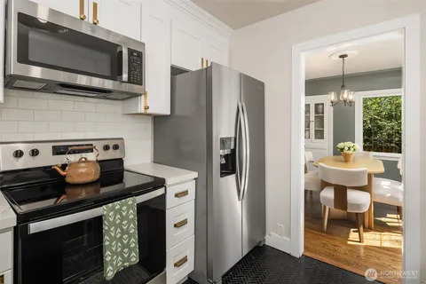 $1,000,000 | 1618 Northeast 80th Street, Seattle, WA 98115