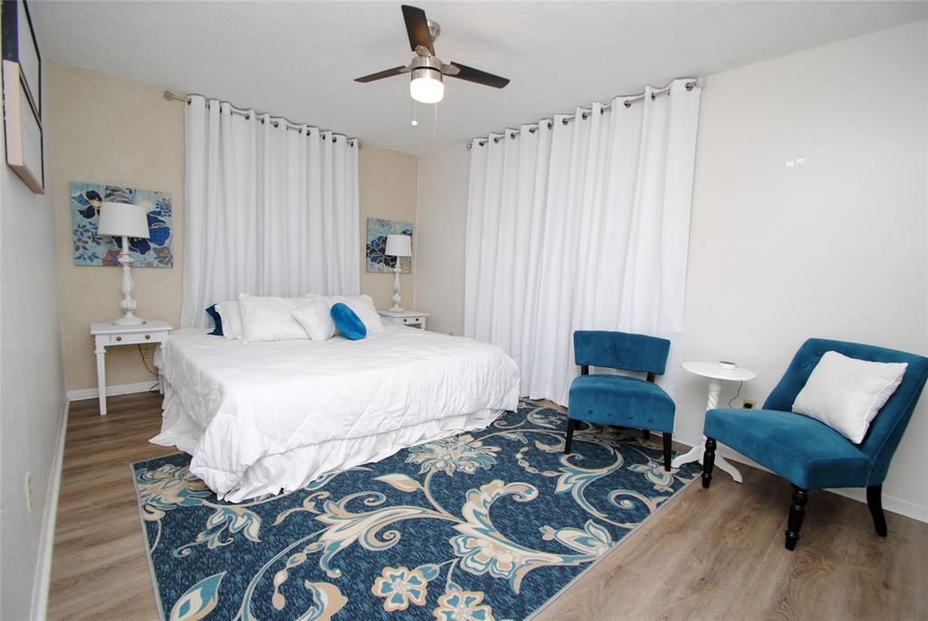 59 Paradise Loop Point Blank, TX 77364 - Photo 11 of 33 a bedroom with a bed and a chair