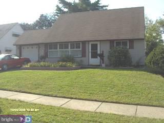 33 Maroon Road Levittown, PA 19056 - Photo 1 of 6 Gallery Image 1