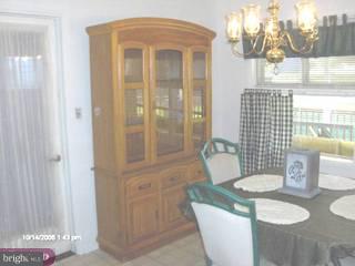 33 Maroon Road Levittown, PA 19056 - Photo 2 of 6 Gallery Image 2