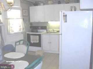 33 Maroon Road Levittown, PA 19056 - Photo 4 of 6 Gallery Image 4