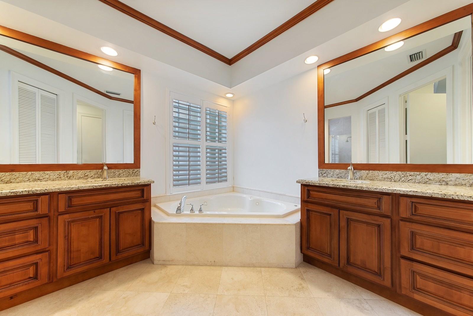 4116 Briarcliff Circle Boca Raton, FL 33496 - Photo 12 of 25 10_4116BriarcliffCircle_13_MasterBathroo