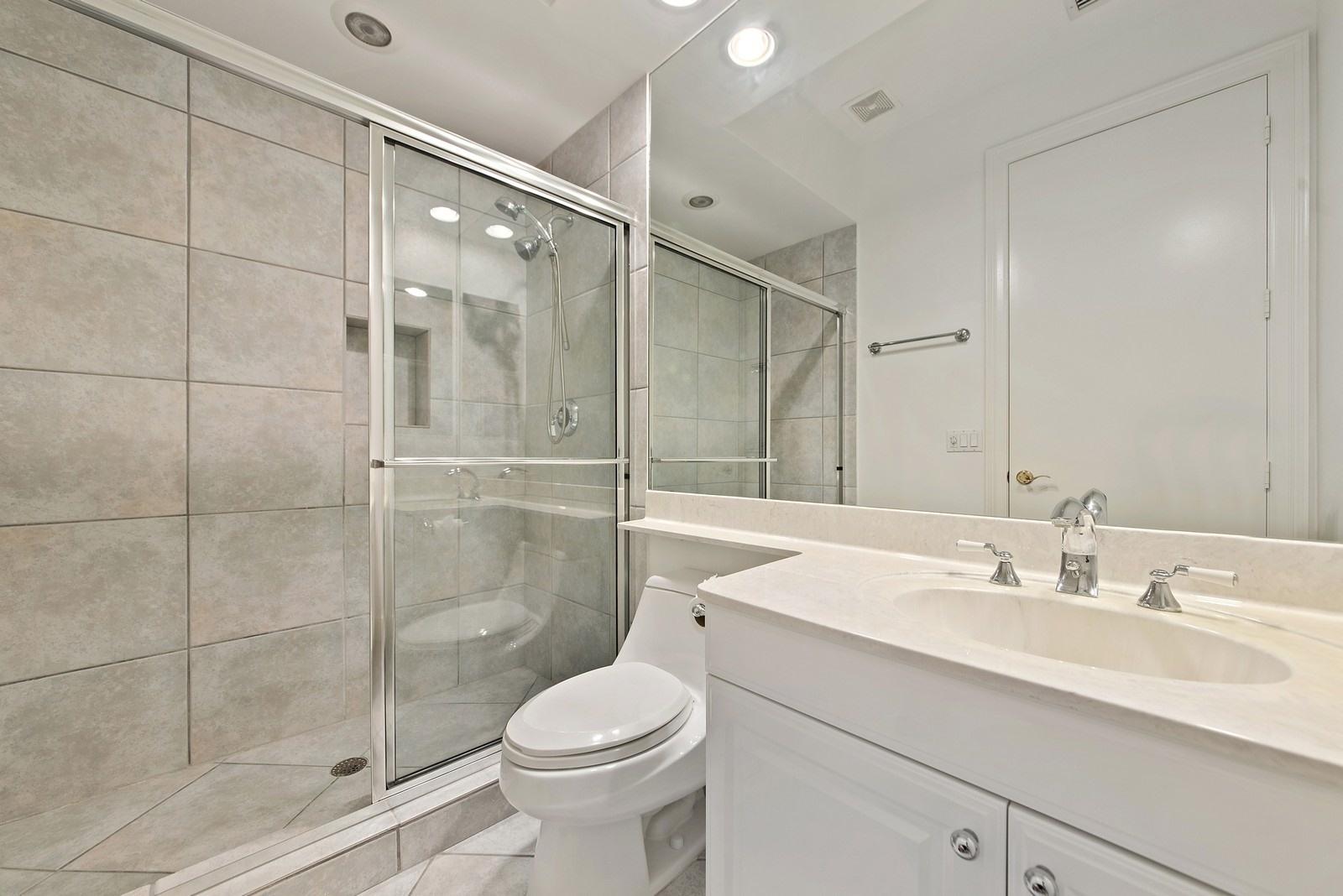 4116 Briarcliff Circle Boca Raton, FL 33496 - Photo 18 of 25 15_4116BriarcliffCircle_8_Bathroom_Custo