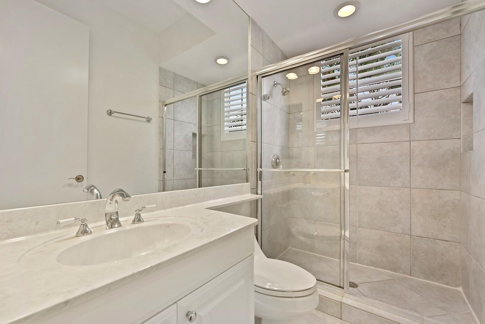 4116 Briarcliff Circle Boca Raton, FL 33496 - Photo 20 of 25 17_4116BriarcliffCircle_10_3rdBathroom_C