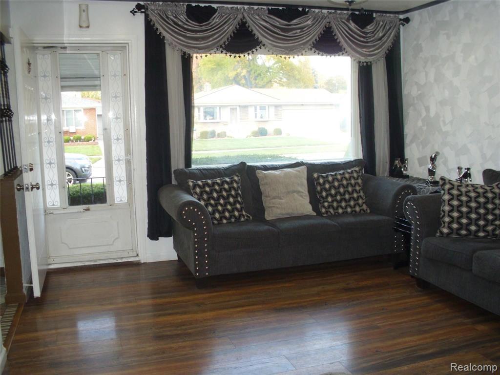 25832 Thomas Warren, MI 48091 - Photo 10 of 35