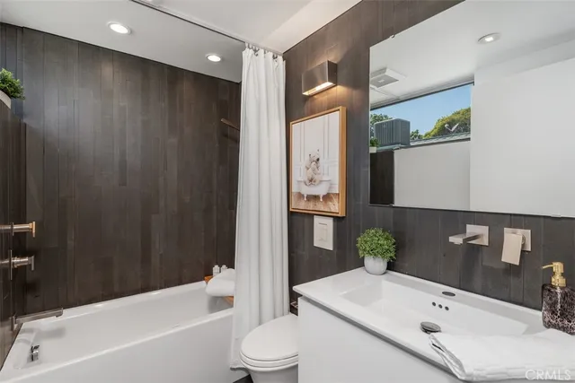 $3,689,000 | 417 Sunset Avenue, Unit 1 2, Venice, CA 90291