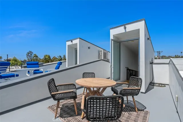 $3,689,000 | 417 Sunset Avenue, Unit 1 2, Venice, CA 90291