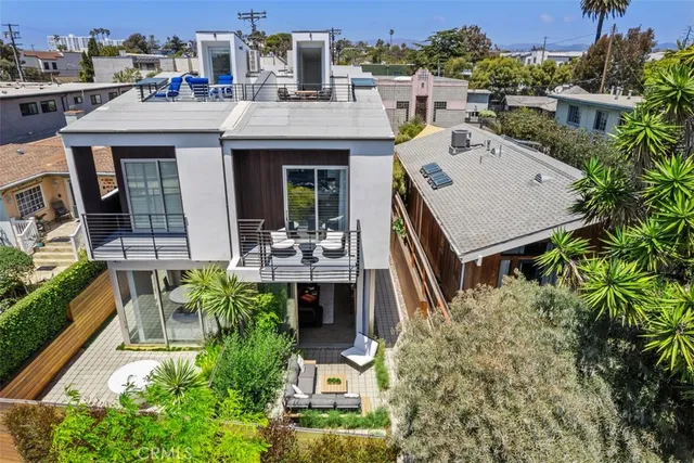 $3,689,000 | 417 Sunset Avenue, Unit 1 2, Venice, CA 90291