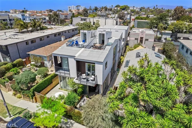 $3,689,000 | 417 Sunset Avenue, Unit 1 2, Venice, CA 90291