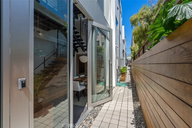 $3,689,000 | 417 Sunset Avenue, Unit 1 2, Venice, CA 90291