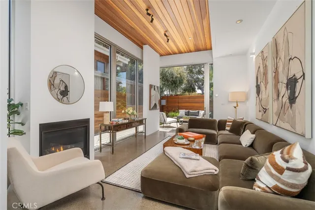 $3,689,000 | 417 Sunset Avenue, Unit 1 2, Venice, CA 90291