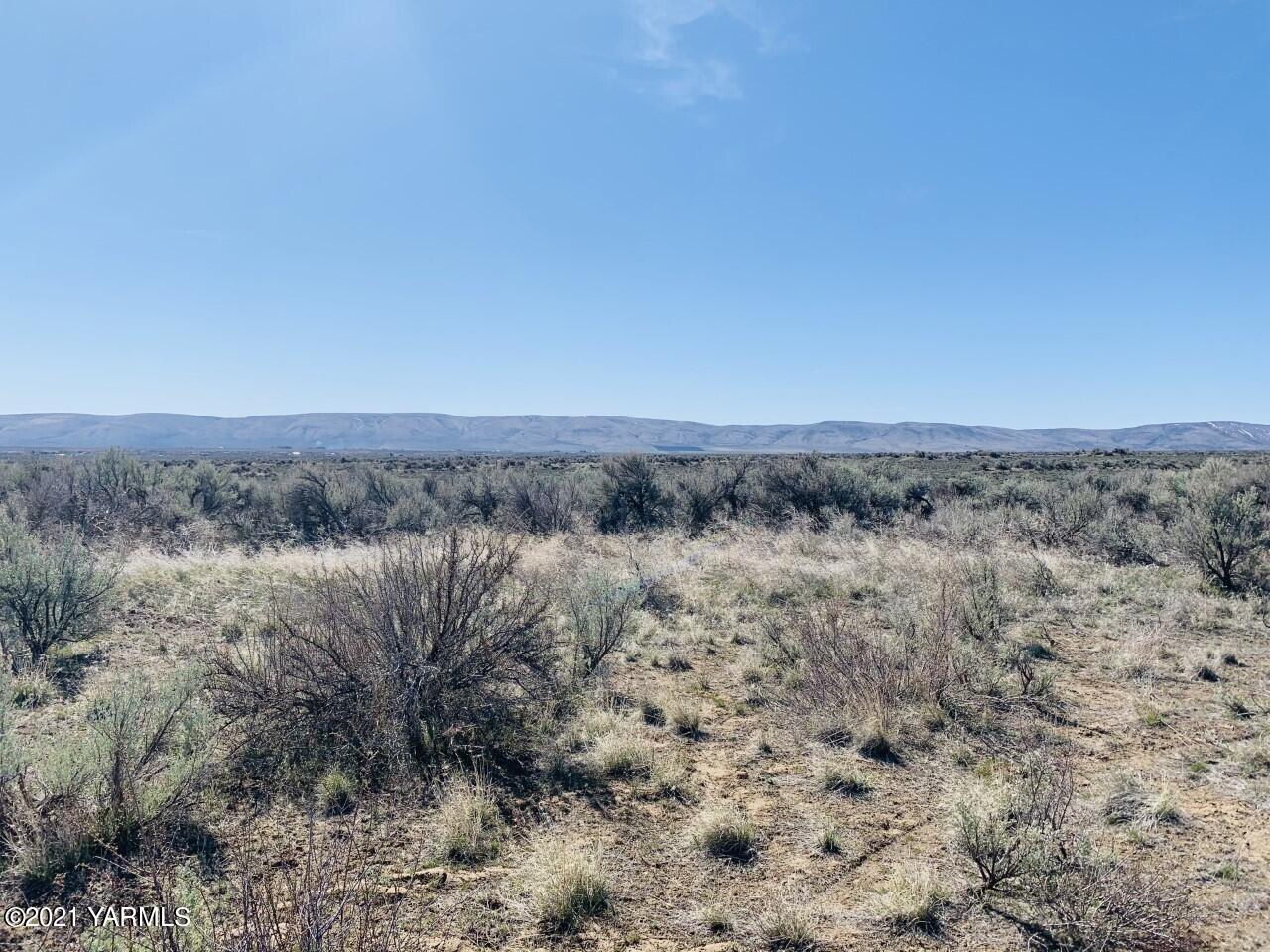 Nna Black Hawk Road Yakima, WA 98908 - Photo 2 of 5 a view of a dry field