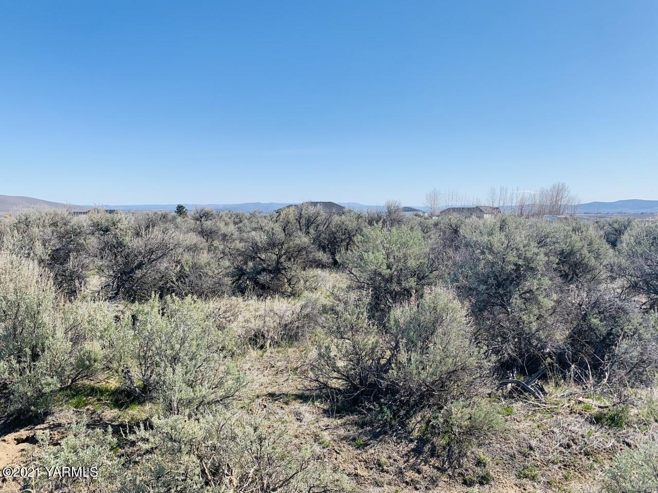 Nna Black Hawk Road Yakima, WA 98908 - Photo 4 of 5 a view of a dry field