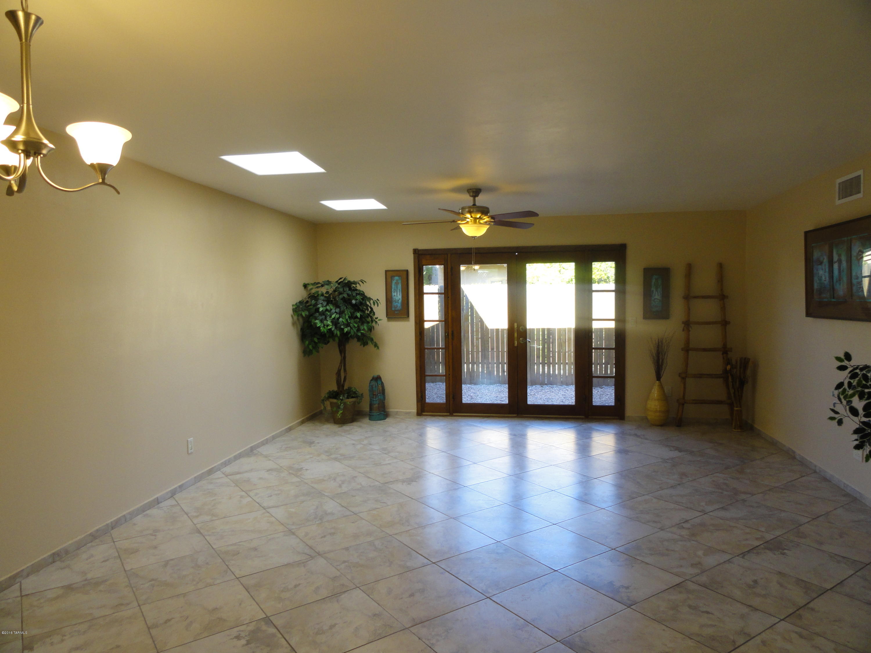 956 South Pantano Road Tucson, AZ 85710 - Photo 6 of 14 Gallery Image 6