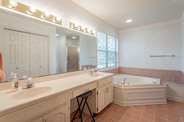 $448,500 | 5311 Kellys Point, Ooltewah, TN 37363