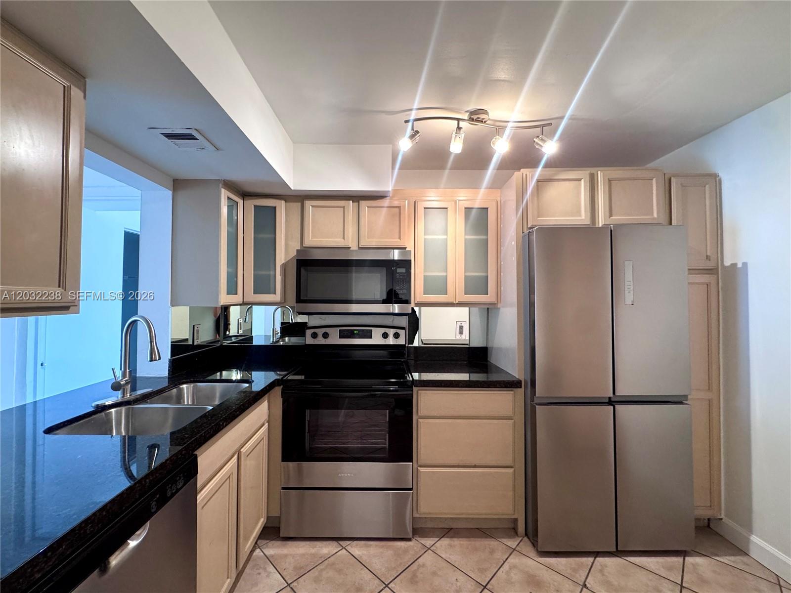 1250 Lincoln Road, Unit 203 Miami Beach, FL 33139 - Photo 8 of 25