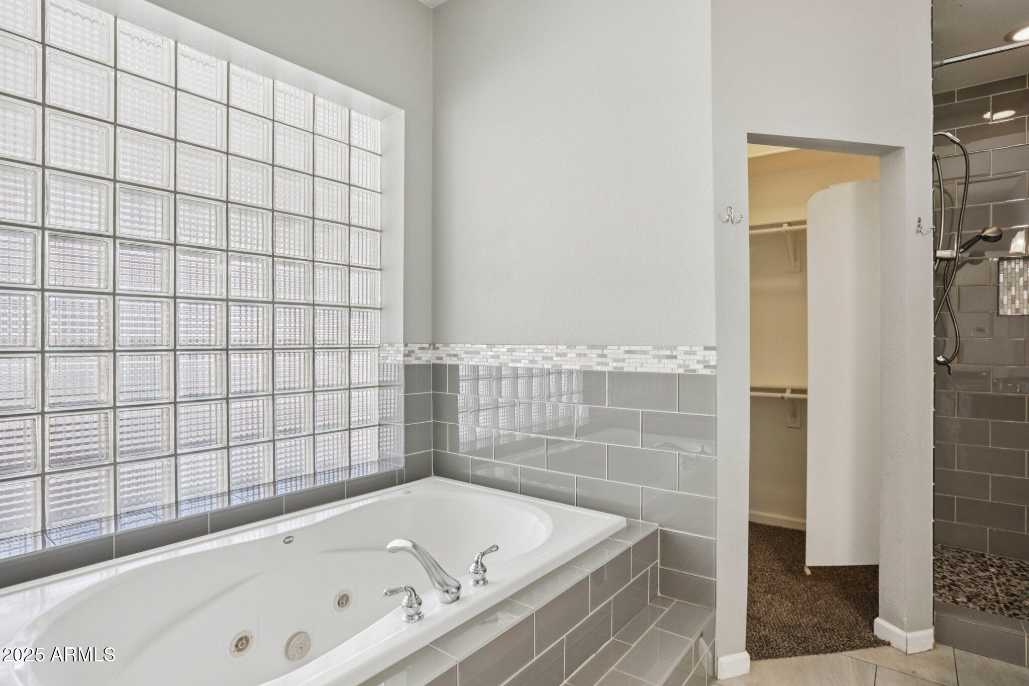 702 West Why Worry Lane Phoenix, AZ 85021 - Photo 22 of 46 a bathroom with a bathtub and a shower