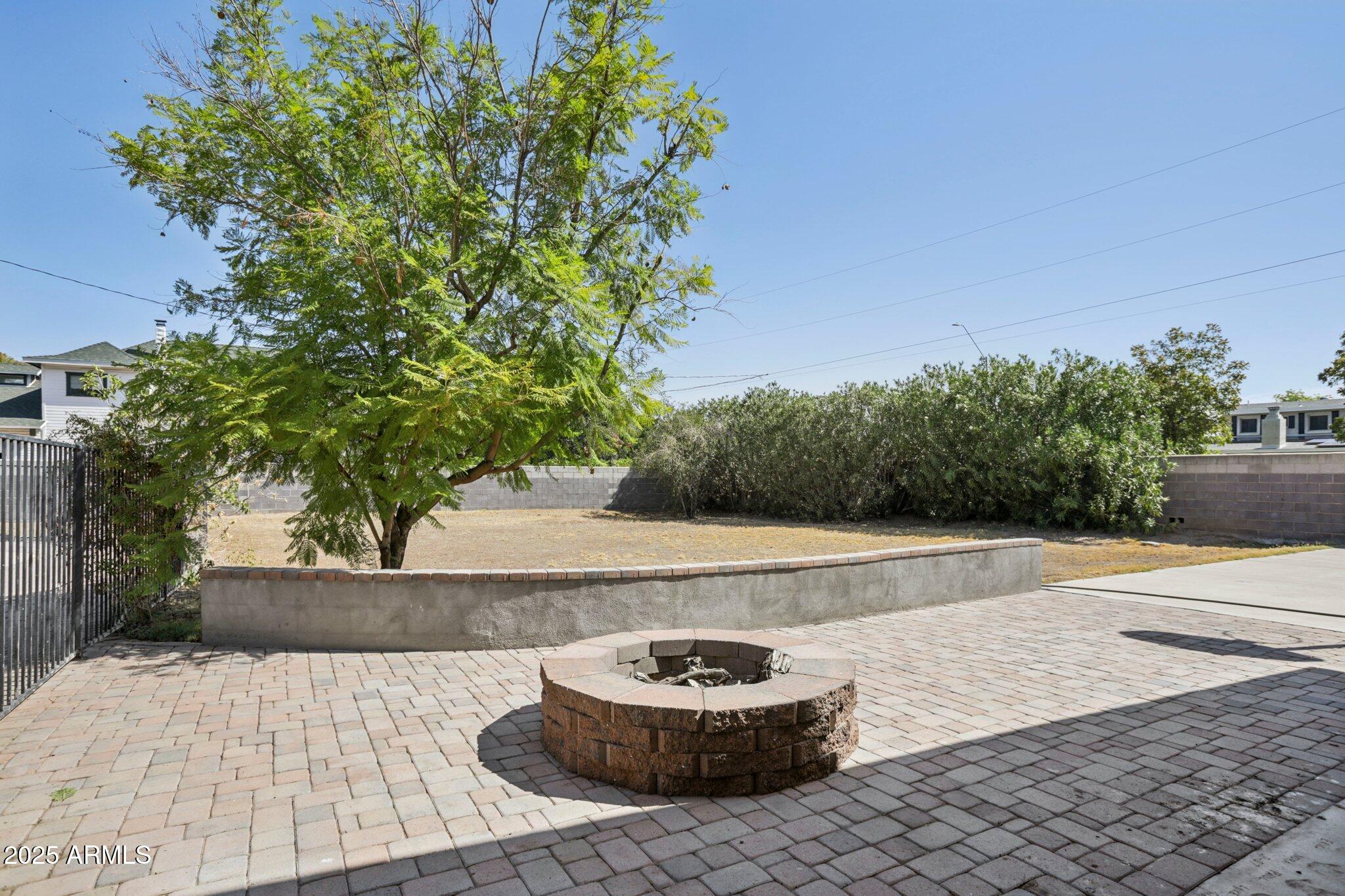 702 West Why Worry Lane Phoenix, AZ 85021 - Photo 36 of 46 a swimming pool with potted plants and large trees