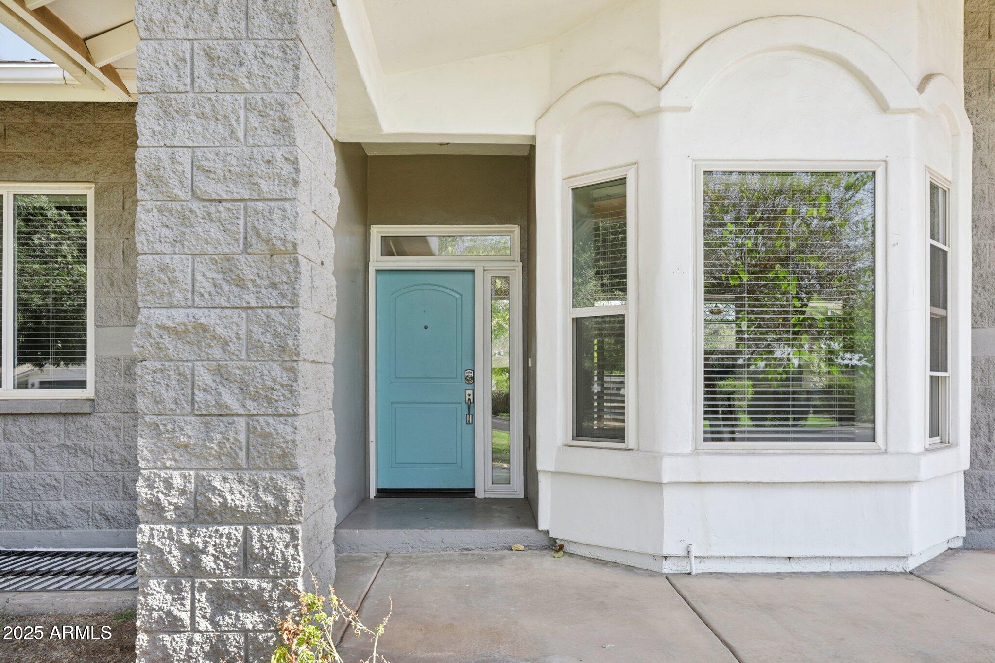 702 West Why Worry Lane Phoenix, AZ 85021 - Photo 5 of 46 a view of a house with a door and a window