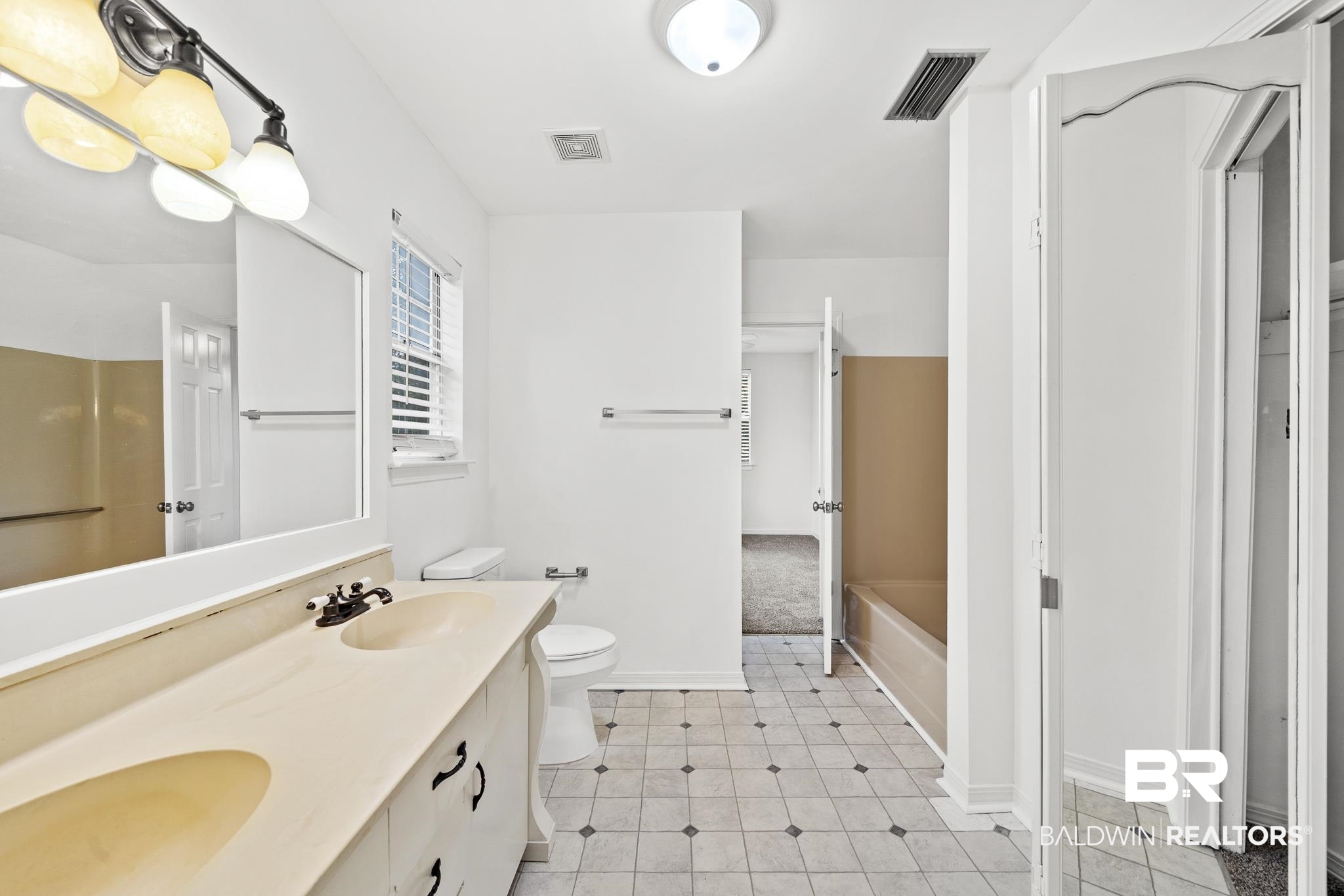 304 Liberty Street Fairhope, AL 36532 - Photo 18 of 25 Upstairs Bathroom