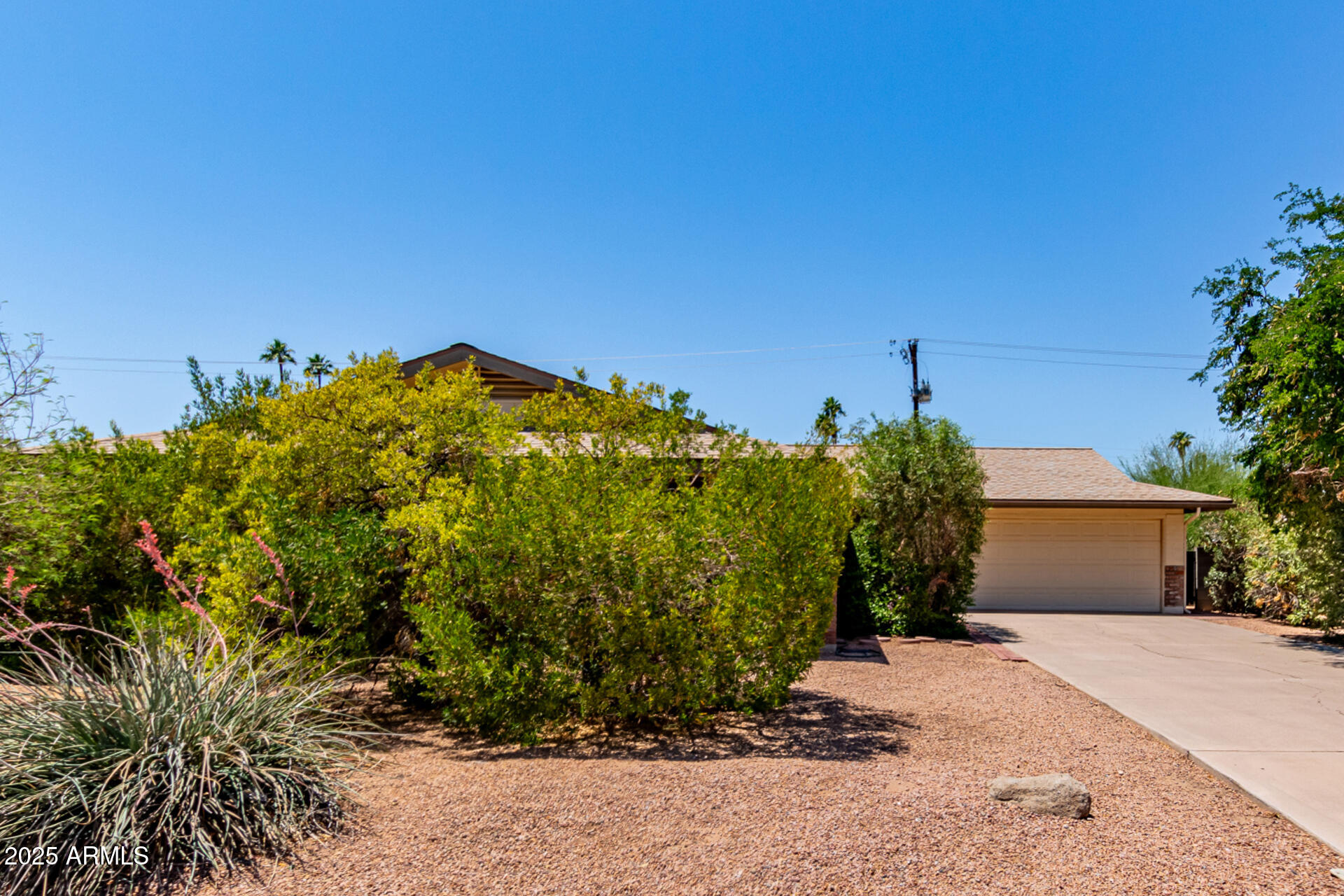 2716 South Terrace Road Tempe, AZ 85282 - Photo 3 of 32 a front view of a house with a yard