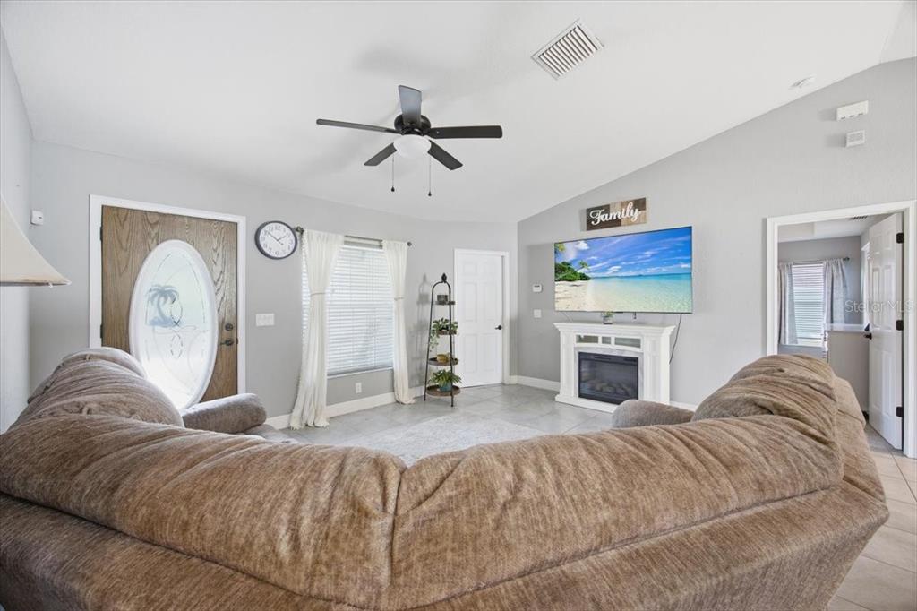 9347 Southeast 152nd Lane Summerfield, FL 34491 - Photo 4 of 25