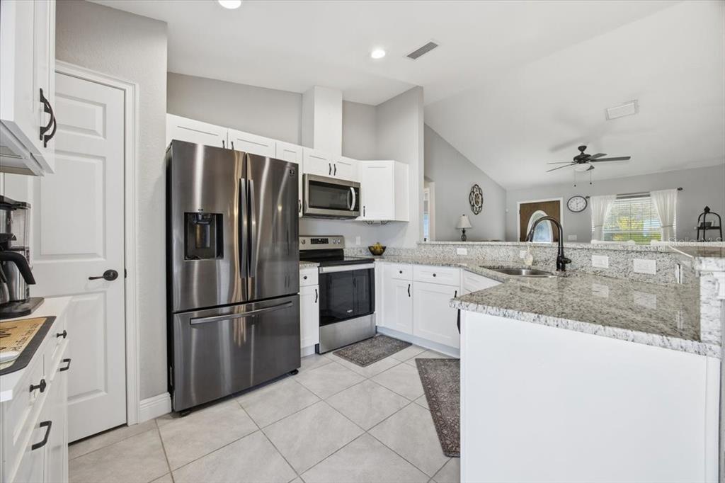 9347 Southeast 152nd Lane Summerfield, FL 34491 - Photo 6 of 25