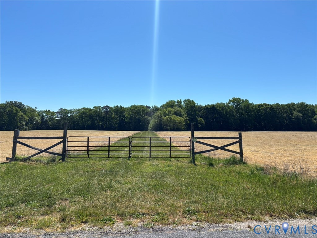 Vir-mar Vir-Mar Beach Road Heathsville, VA 22473 - Photo 4 of 10 Entrance gate at Vir-Mar Beach Rd. Site includes g