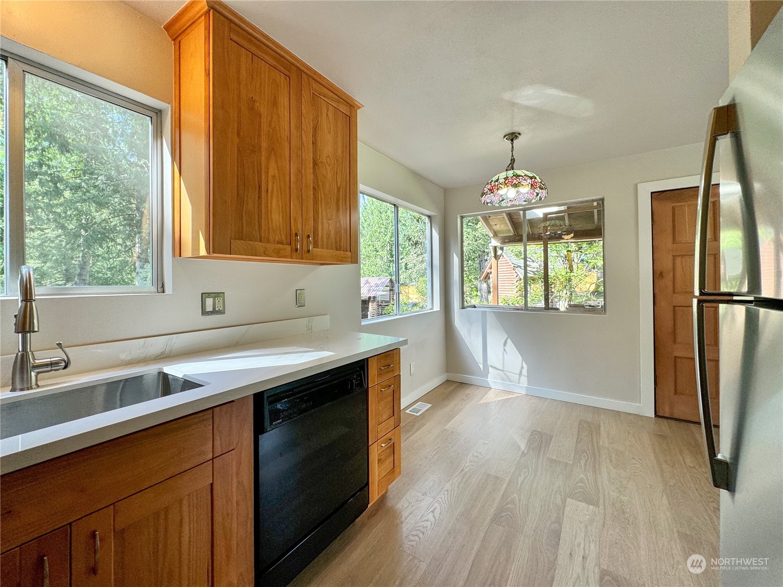 51603 South Riverside Road Gold Bar, WA 98251 - Photo 11 of 38 a kitchen with a sink stove and refrigerator