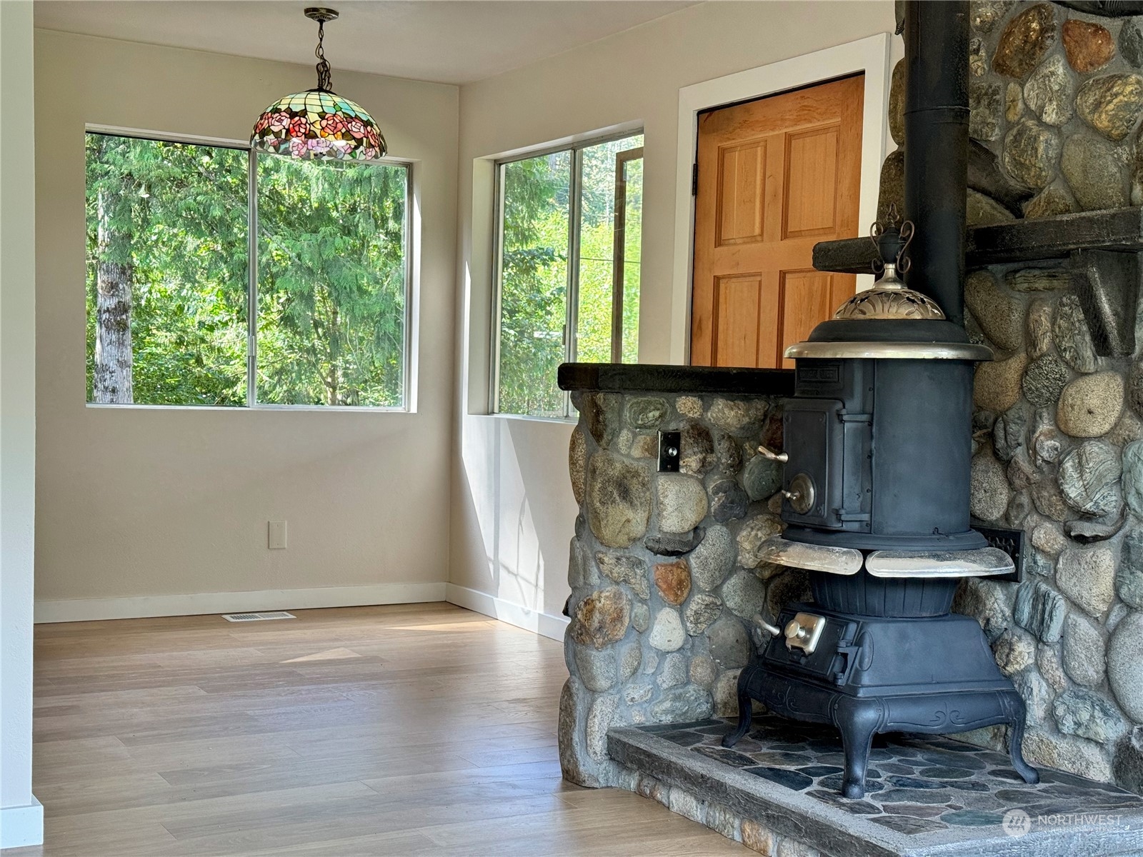 51603 South Riverside Road Gold Bar, WA 98251 - Photo 14 of 38 a room with furniture and a fireplace