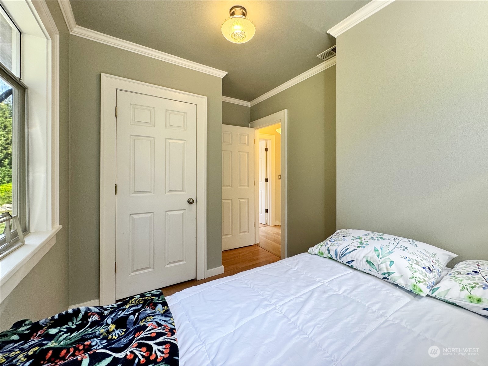 51603 South Riverside Road Gold Bar, WA 98251 - Photo 29 of 38 a bedroom with a bed and a window