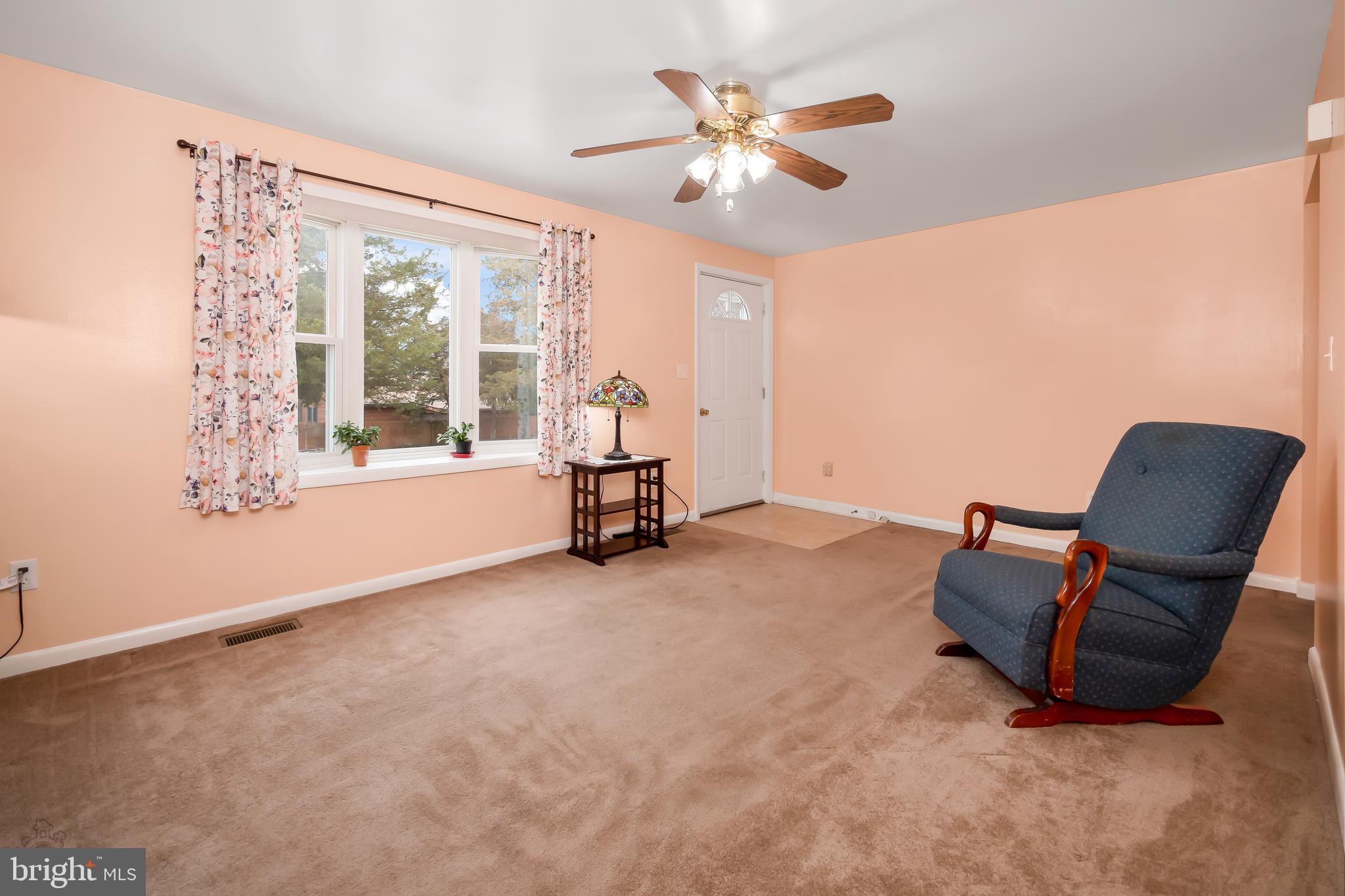 485 South Burlington Road Bridgeton, NJ 08302 - Photo 24 of 39 Bright and sunny Living room!