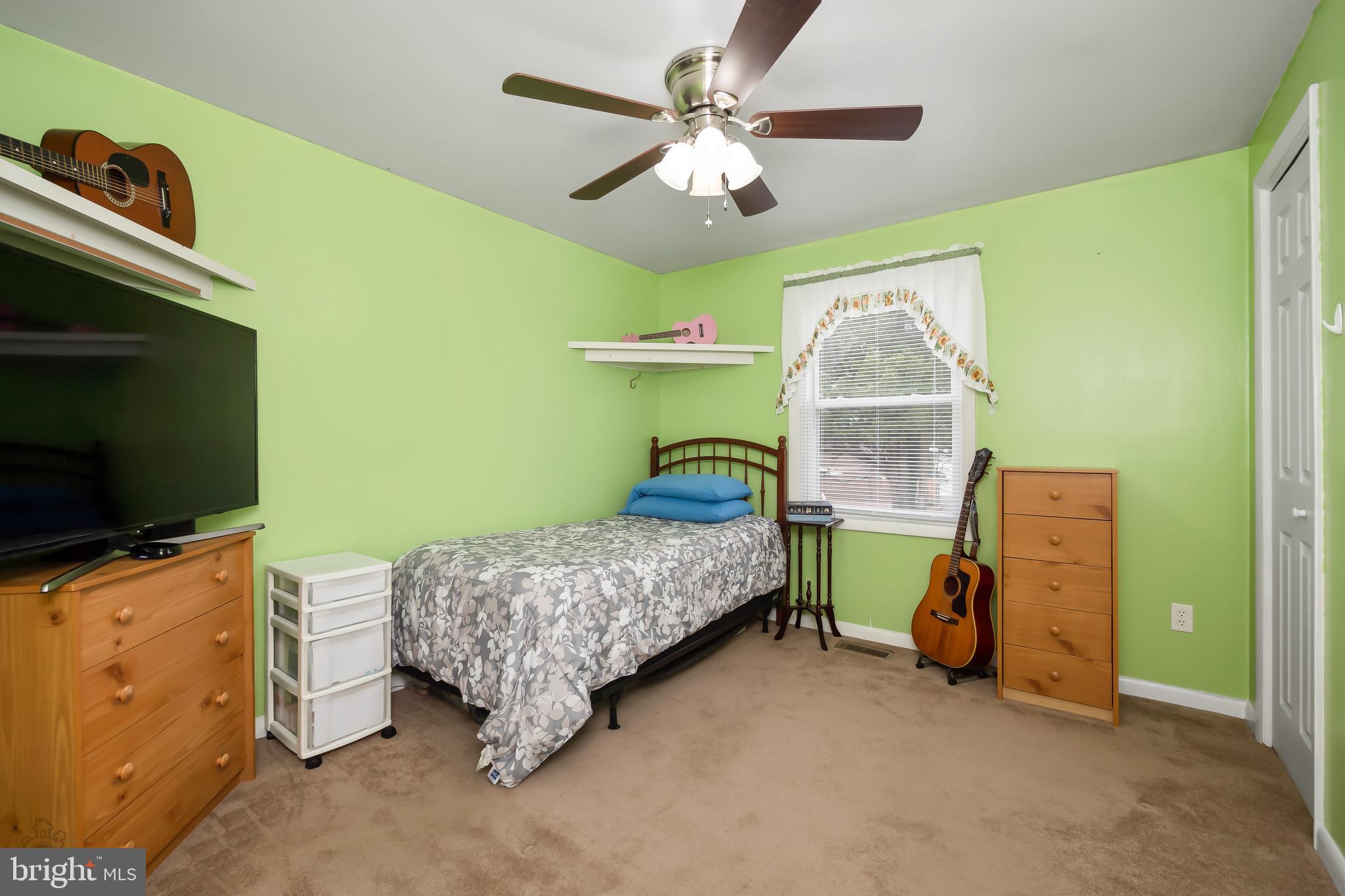 485 South Burlington Road Bridgeton, NJ 08302 - Photo 31 of 39 Space bedroom with ceiling fan.