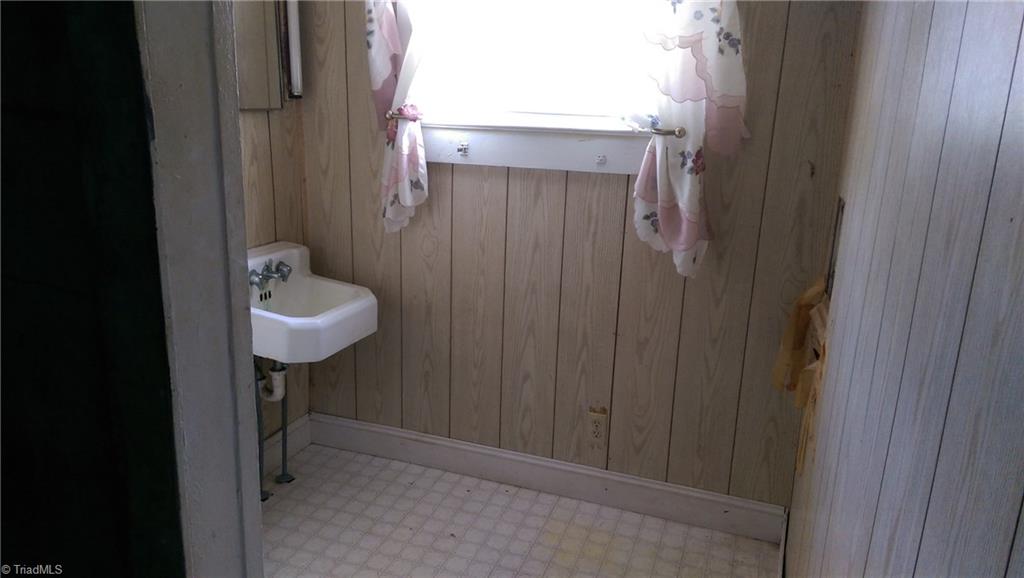 1531 East Fairfield Road High Point, NC 27263 - Photo 10 of 12 Gallery Image 10