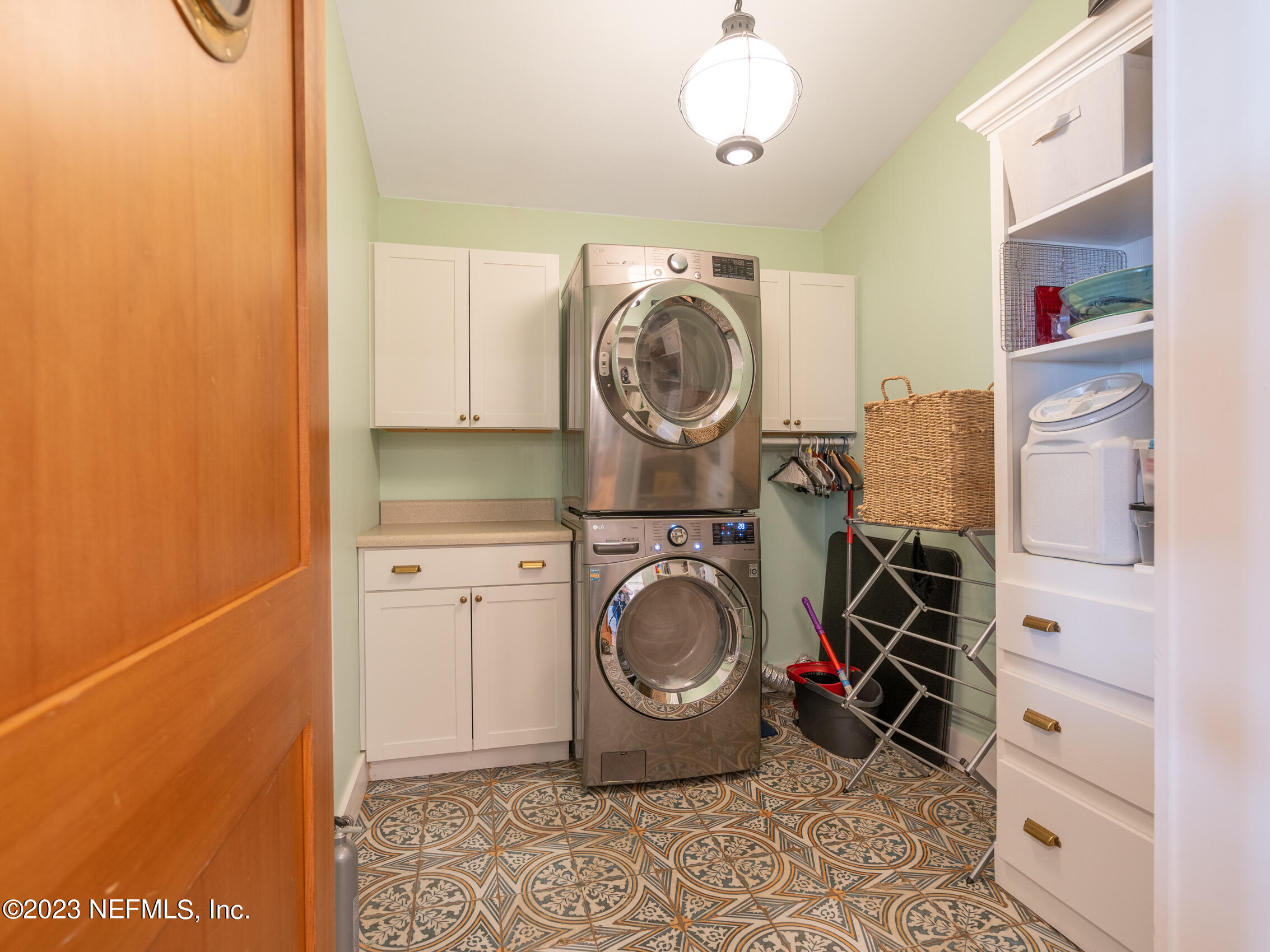 124 South 5th Street Fernandina Beach, FL 32034 - Photo 25 of 60 a utility room with dryer and washer
