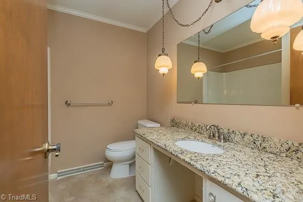 $270,000 | 446 Joan Drive, Lexington, NC 27292