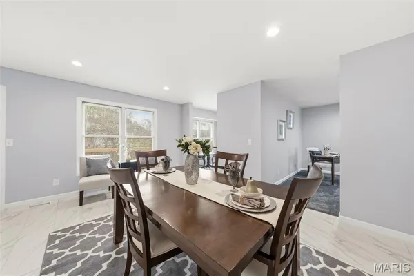 $189,000 | 2 East Tarpon Court, Florissant, MO 63033