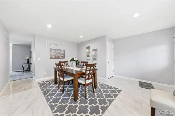 $189,000 | 2 East Tarpon Court, Florissant, MO 63033