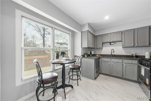 $189,000 | 2 East Tarpon Court, Florissant, MO 63033